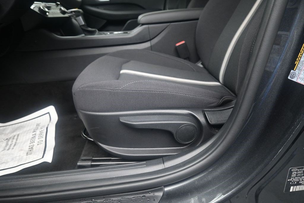 Used 2025 Hyundai Sonata SE FWD image 13