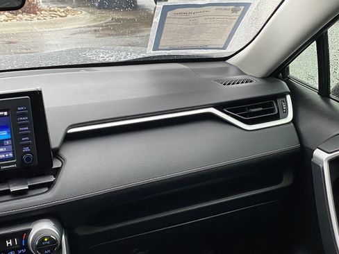 Used 2022 Toyota RAV4 XLE image 22