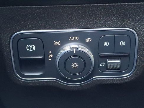 Used 2021 Mercedes-Benz GLB 250 4MATIC image 23