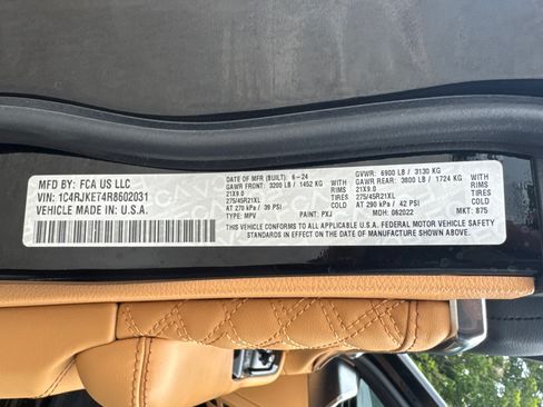Used 2024 Jeep Grand Cherokee L Summit AWD/4WD image 36