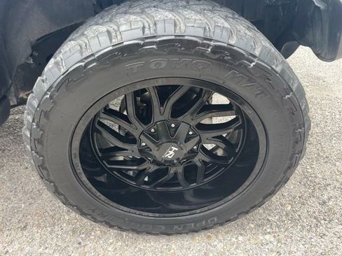 Used 2019 Jeep Wrangler Unlimited Sahara AWD/4WD image 7