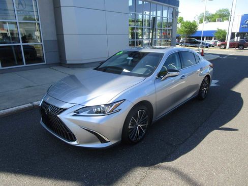 Used 2025 Lexus ES 350 w/ Premium Package FWD image 2