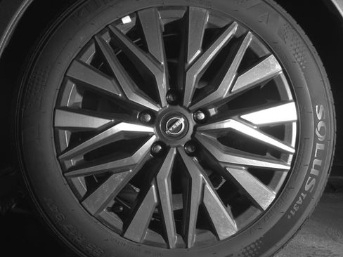 Used 2025 Nissan Altima 2.5 SV FWD image 14