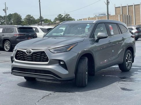 New 2026 Toyota Highlander XLE AWD/4WD image 7