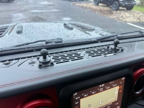 Used 2020 Jeep Gladiator Rubicon AWD/4WD image 23
