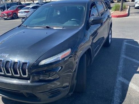 Used 2016 Jeep Cherokee Sport image 1