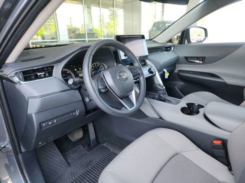 Used 2024 Toyota Venza LE AWD/4WD image 15