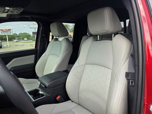 Used 2025 Toyota Tacoma Limited image 9