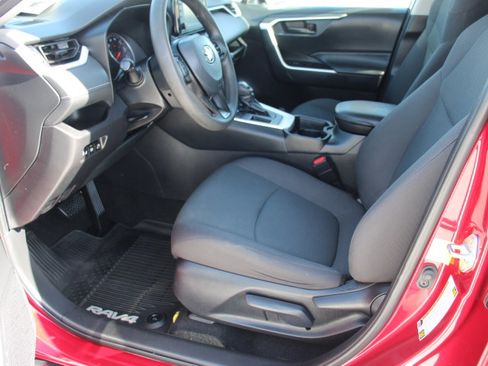 Used 2021 Toyota RAV4 LE FWD image 11