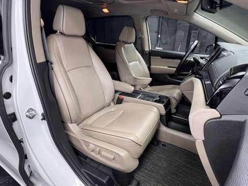 Used 2022 Honda Odyssey Elite image 4