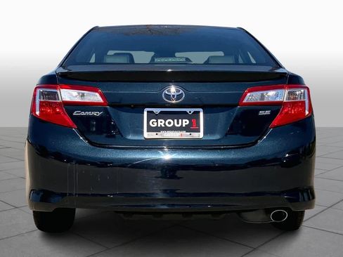 Used 2014 Toyota Camry SE image 5