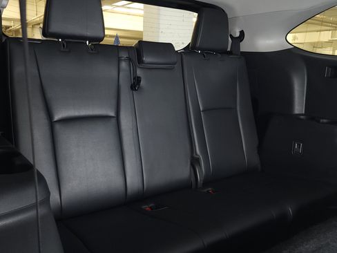 Used 2020 Toyota Highlander XLE AWD/4WD image 23