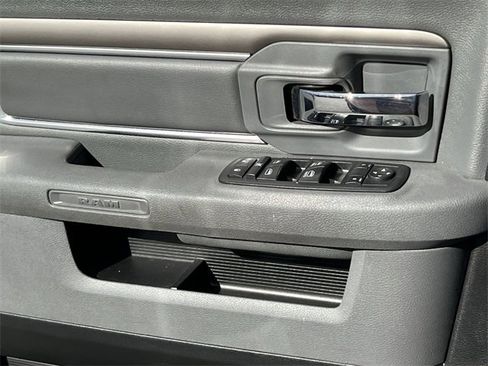 Used 2017 RAM 1500 Classic SLT image 33