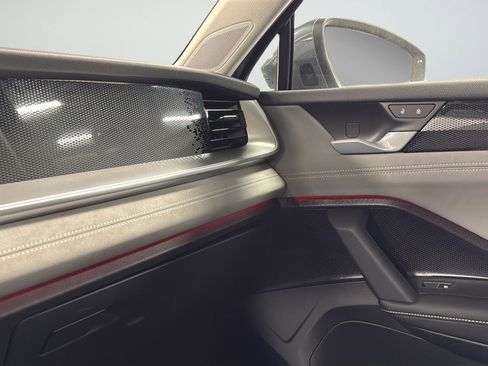 New 2026 Volkswagen Tiguan SE AWD/4WD image 28