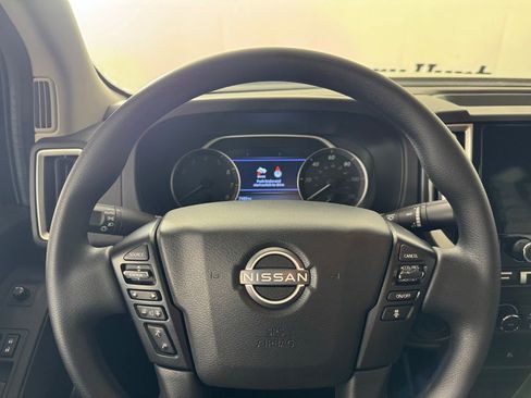 Used 2025 Nissan Frontier SV RWD image 13