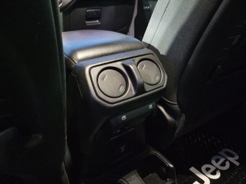 Used 2021 Jeep Wrangler Unlimited Rubicon AWD/4WD image 11