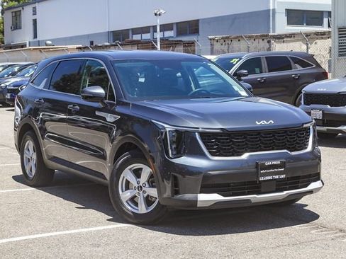 Certified 2024 Kia Sorento LX FWD image 2