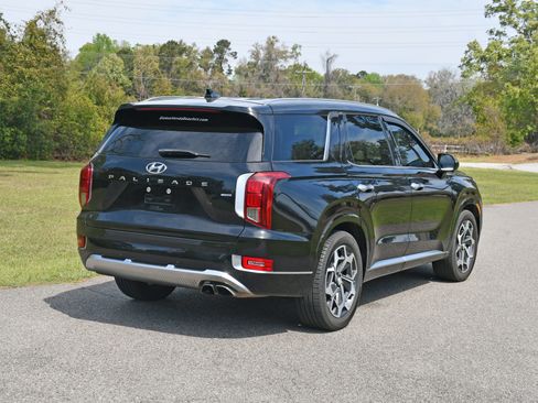 Used 2021 Hyundai Palisade Calligraphy image 2