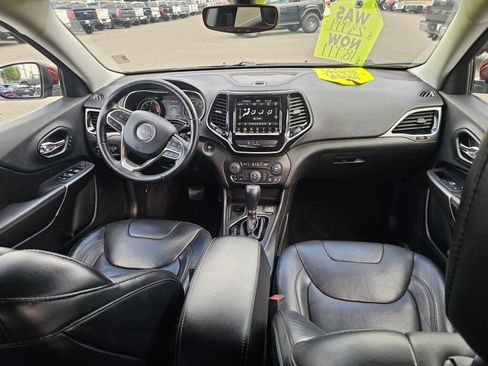 Used 2019 Jeep Cherokee Limited w/ Luxury Group FWD image 12