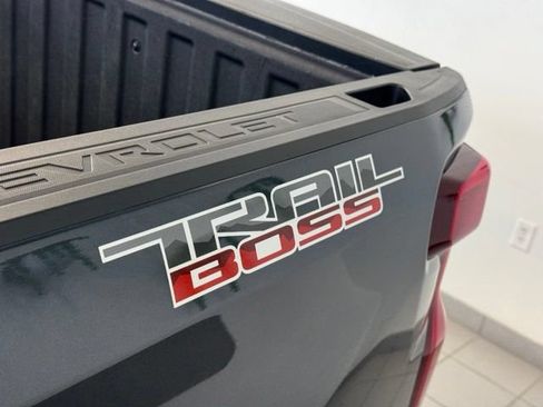 Certified 2021 Chevrolet Silverado 1500 LT Trail Boss w/ Convenience Package II AWD/4WD image 45