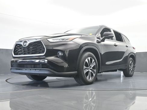 Used 2021 Toyota Highlander XLE image 54