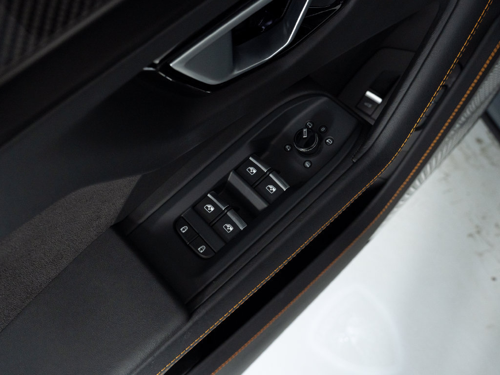 Used 2024 Lamborghini Urus S AWD/4WD image 14