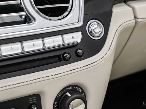 Used 2017 Rolls-Royce Dawn RWD image 80
