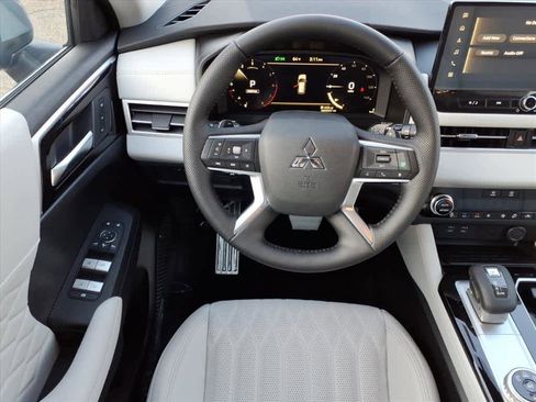 New 2026 Mitsubishi Outlander SEL image 5