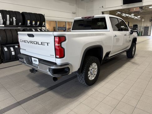 Used 2024 Chevrolet Silverado 2500 LTZ w/ LTZ Texas Edition image 10