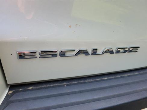 Used 2015 Cadillac Escalade Premium image 36