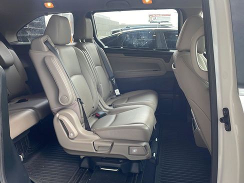 Used 2024 Honda Odyssey Touring image 12