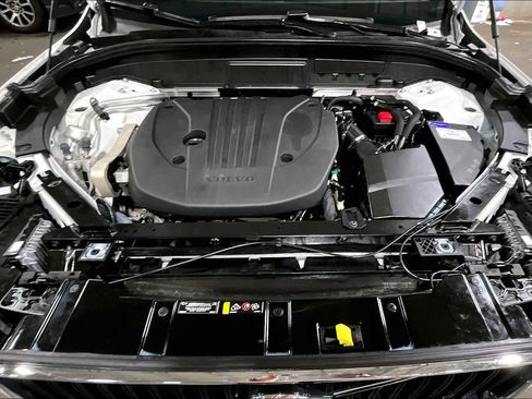 Used 2022 Volvo XC60 B5 Momentum w/ Climate Package image 32