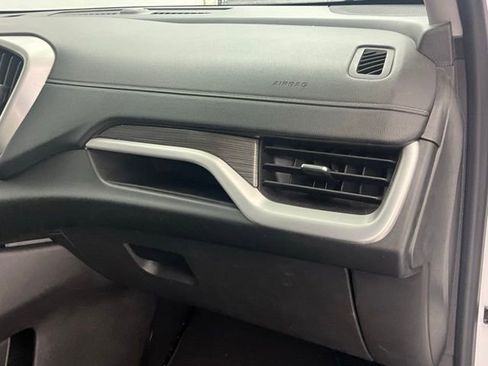 Used 2022 GMC Terrain SLE w/ Driver Convenience Package image 7