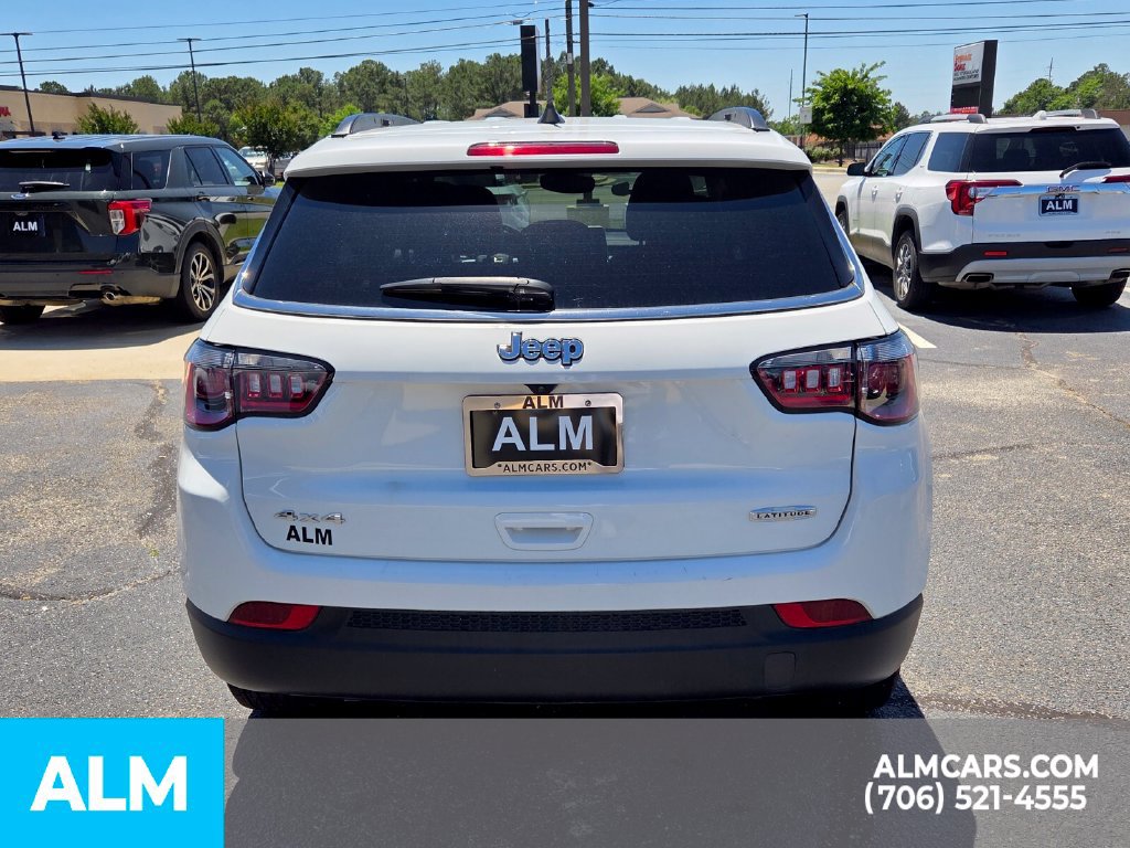 Used 2025 Jeep Compass Latitude AWD/4WD image 11
