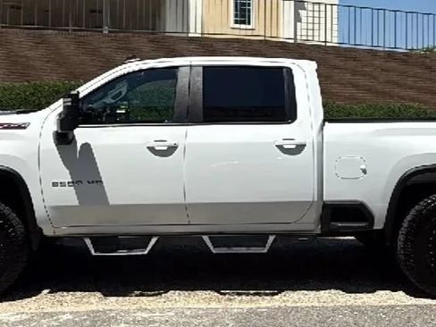 Used 2021 Chevrolet Silverado 3500 LT AWD/4WD image 2