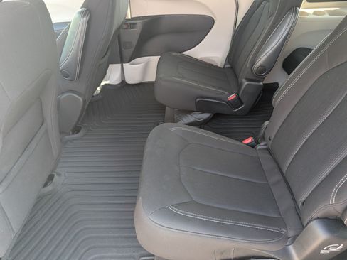 Used 2023 Chrysler Voyager LX FWD image 12
