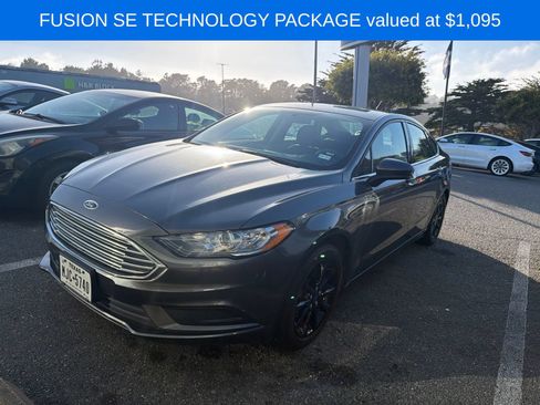 Used 2017 Ford Fusion SE w/ Fusion SE Technology Package FWD image 3