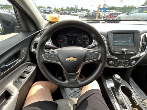 Used 2018 Chevrolet Equinox LS FWD image 28