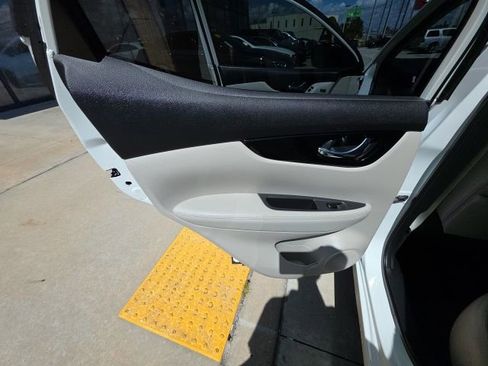 Used 2021 Nissan Rogue Sport SL w/ Premium Package image 23