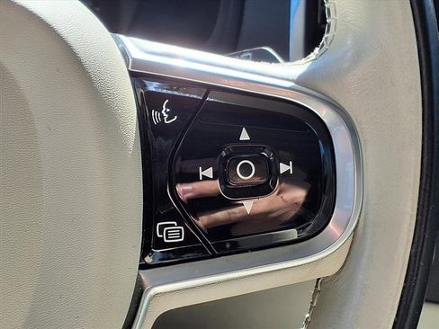 Used 2016 Volvo XC90 T6 Momentum w/ Momentum Plus Package image 18