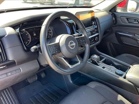 Used 2024 Nissan Pathfinder SV image 36