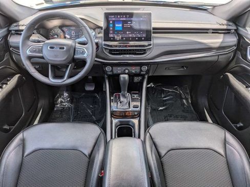 Used 2025 Jeep Compass Latitude w/ Convenience Group AWD/4WD image 15
