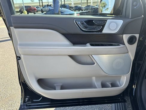 Used 2023 Lincoln Navigator L Reserve image 10