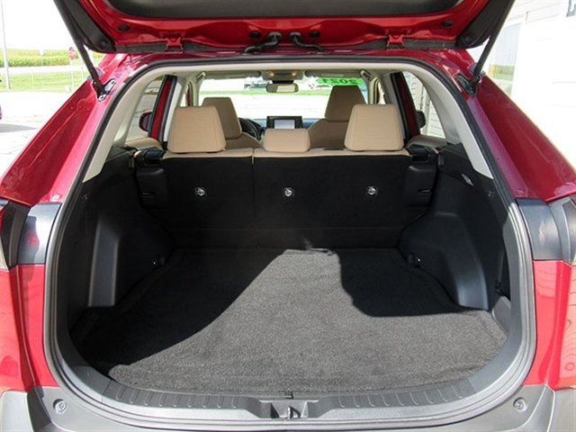 Used 2021 Toyota RAV4 LE FWD image 10