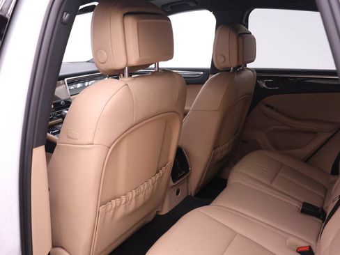 Used 2026 Porsche Macan AWD/4WD image 17