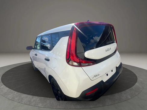 Used 2022 Kia Soul LX w/ Technology Package FWD image 7
