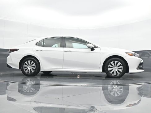 Used 2022 Toyota Camry LE image 22