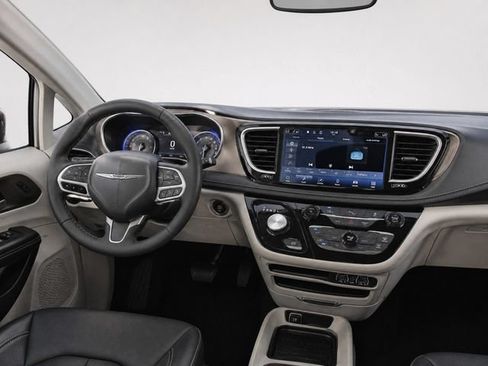 Used 2023 Chrysler Pacifica Touring-L FWD image 24