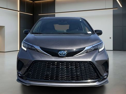 Used 2022 Toyota Sienna XSE w/ XSE Plus Package FWD image 5