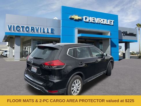 Used 2017 Nissan Rogue S image 3